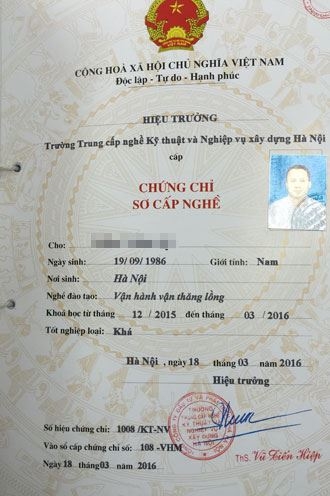 Bắt Hiệu trưởng Trung cấp nghề cấp chứng chỉ không qua đào tạo