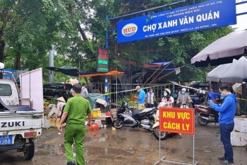 Hà Nội: Khử khuẩn chợ Xanh Văn Quán và tòa chung cư CT3B vì liên quan ca mắc Covid-19