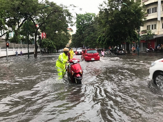 ha noi nhieu tuyen duong ngap nang sau mua lon