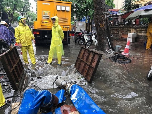 ha noi nhieu tuyen duong ngap nang sau mua lon