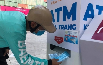 [Chùm ảnh] "Cây ATM khẩu trang" đầu tiên ở Hà Nội