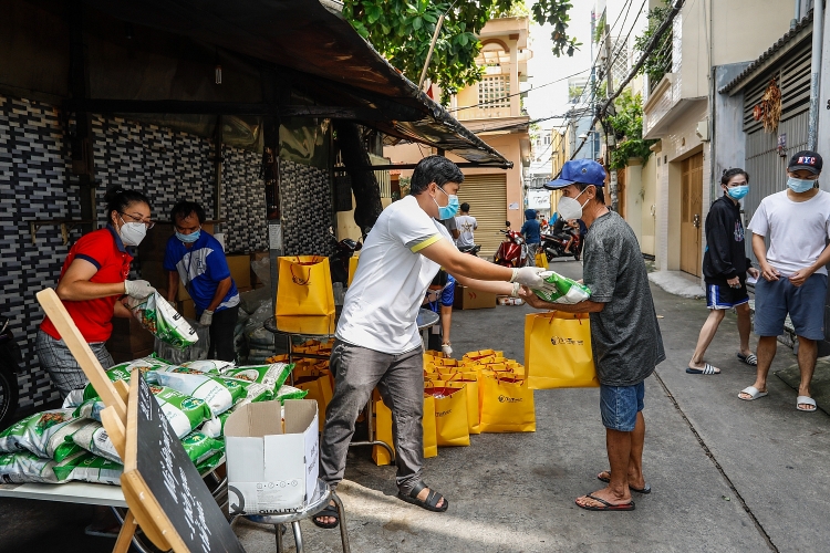 T&T Group tặng 100.000 suất quà tổng giá trị 30 tỷ đồng cho người dân TP HCM gặp khó khăn do Covid-19