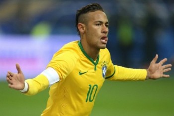 Neymar toả sáng đúng lúc, Brazil vượt mặt Argentina