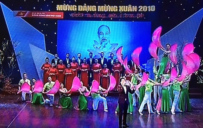 dac sac chuong trinh voi dang mua xuan