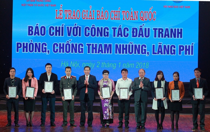 31 tac pham dat giai bao chi voi cong tac dau tranh phong chong tham nhung lang phi