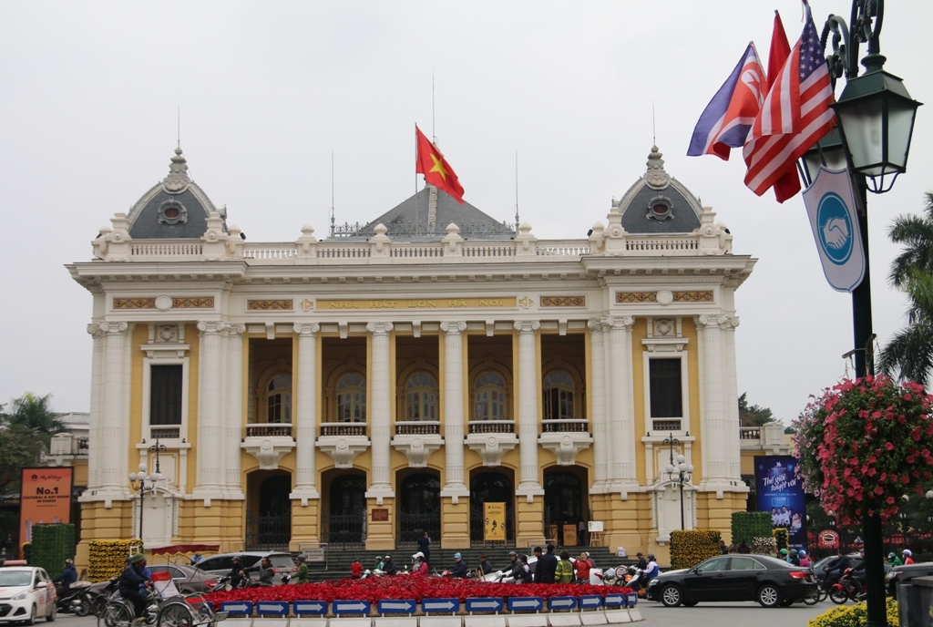 ha noi trang hoang ruc ro truoc them hoi nghi thuong dinh my trieu