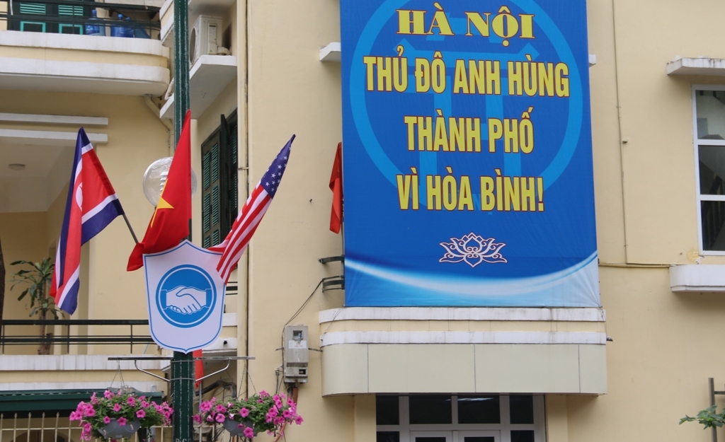 ha noi trang hoang ruc ro truoc them hoi nghi thuong dinh my trieu