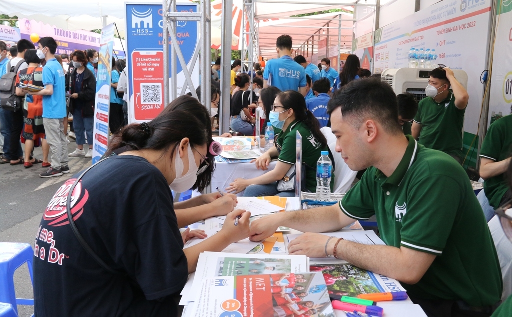 Hàng nghìn học sinh, sinh viên tham gia “Ngày hội tư vấn tuyển sinh - hướng nghiệp 2022”