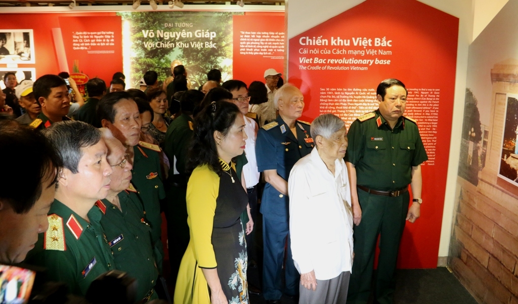 trung bay tu lieu quy ve dai tuong vo nguyen giap voi chien khu viet bac