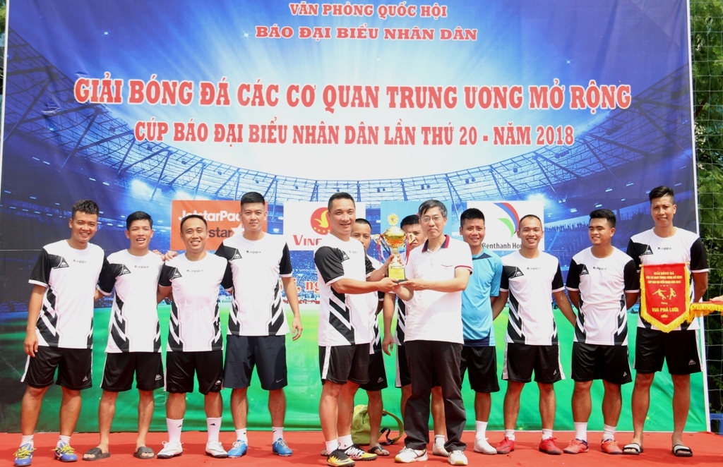 doi bong da pvn vo dich cup bao dai bieu nhan dan 2018