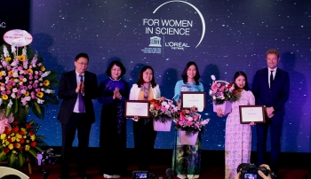 Ba nhà khoa học nhận học bổng “Vì sự phát triển phụ nữ trong khoa học”