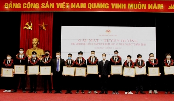 Tuyên dương học sinh đoạt giải Olympic và Khoa học kỹ thuật quốc tế năm 2021