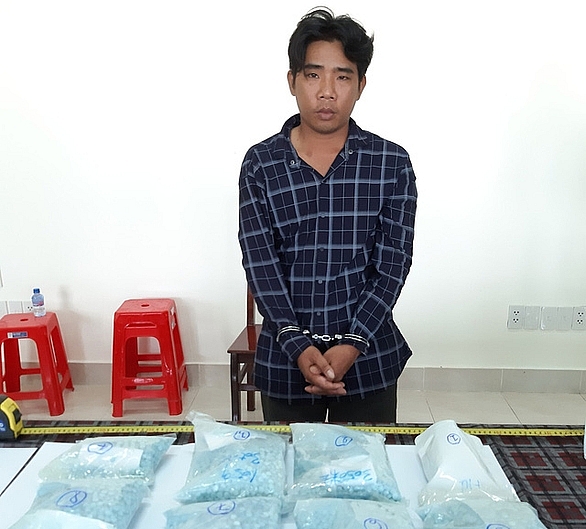 dong thap bat doi tuong van chuyen hon 7kg ma tuy bang xe may