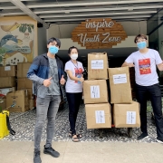 BTC Miss Earth Vietnam tặng 2.000 bộ đồ bảo hộ y tế cho TP.HCM