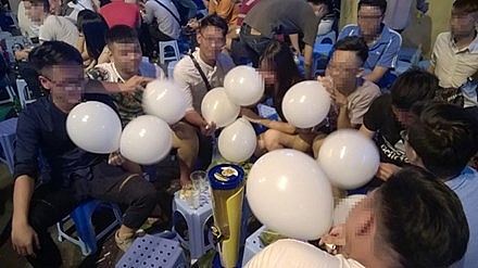 ha noi nghiem cam hoc sinh su dung bong cuoi