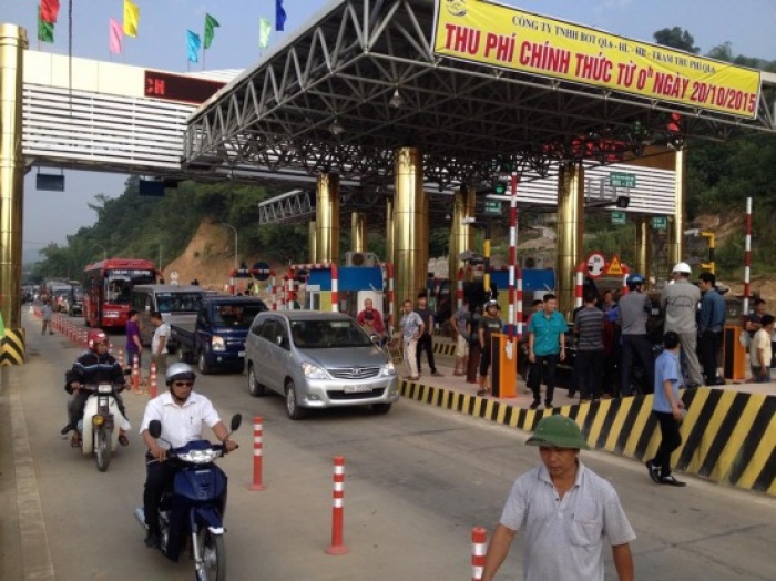 hanh hung nhan vien thu phi de qua tram quoc lo 6