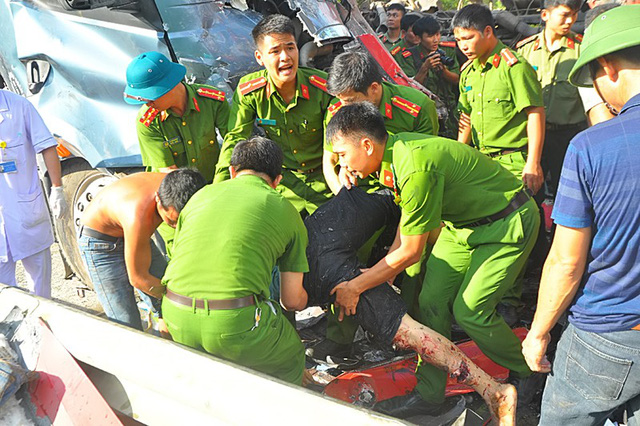 container dau dau hai tai xe tu vong