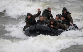 Học giả Trung Quốc cảnh báo Mỹ, “nắn gân” Philippines