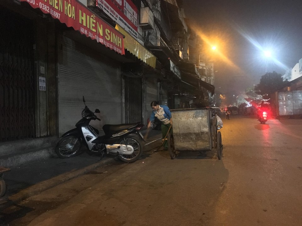 ha noi ve sinh moi truong nhung ngay can tet di cung nhung buoc chan khong moi