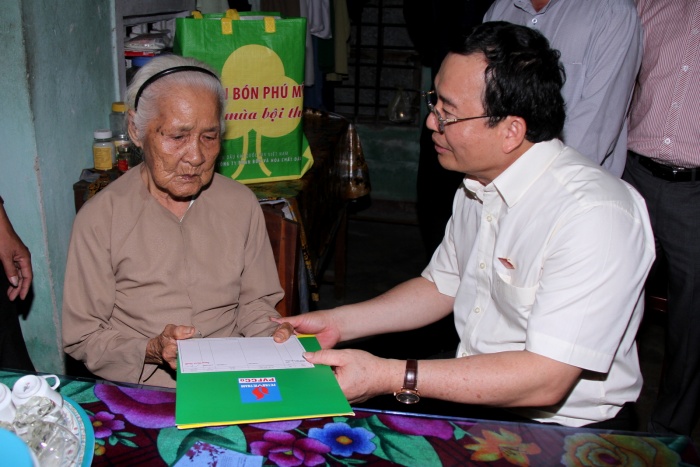 lam het suc minh de xung dang la nguoi dai bieu nhan dan