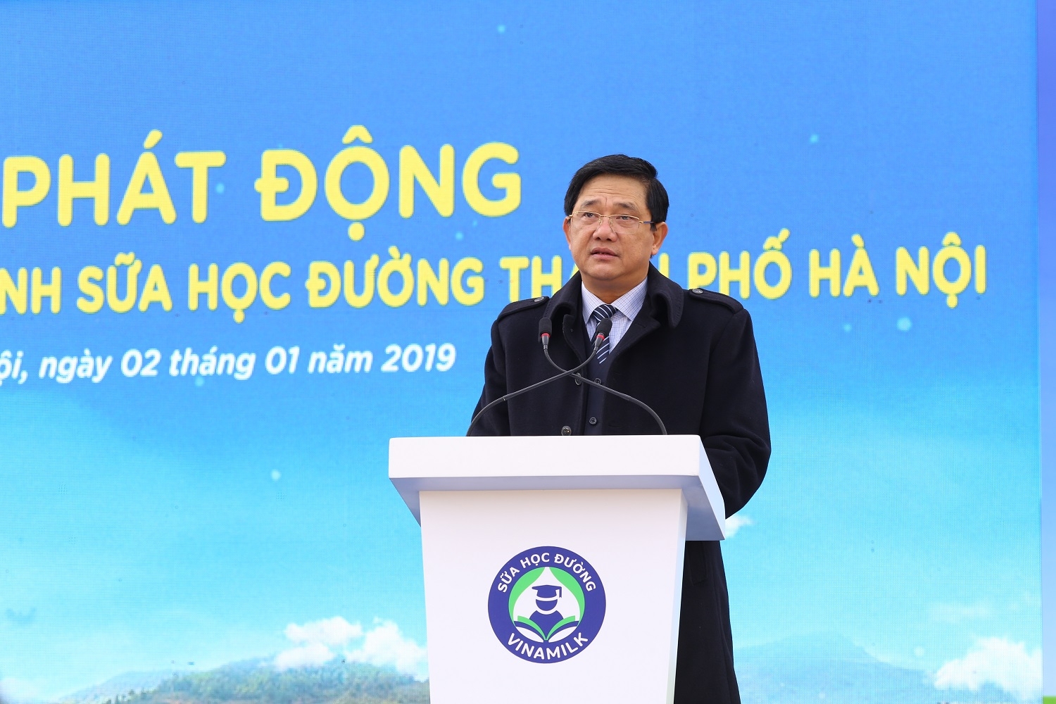 Hà Nội đồng loạt cho trẻ em uống sữa học đường từ 2019