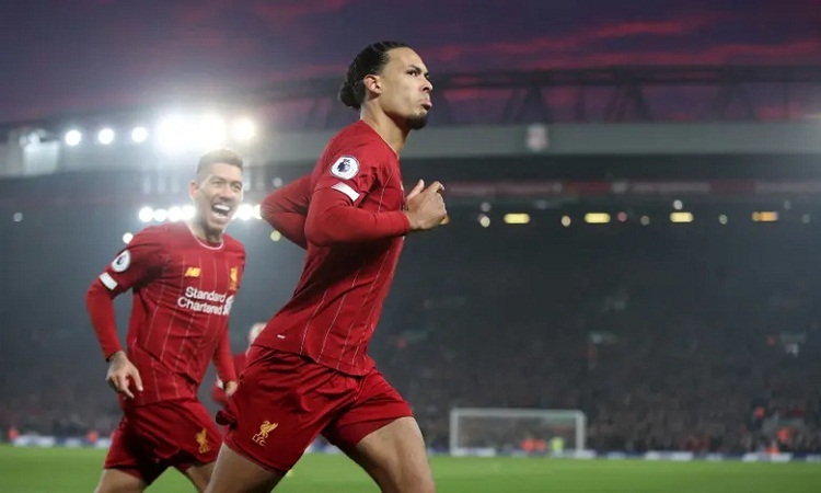 Van Dijk giúp Liverpool hạ Man Utd