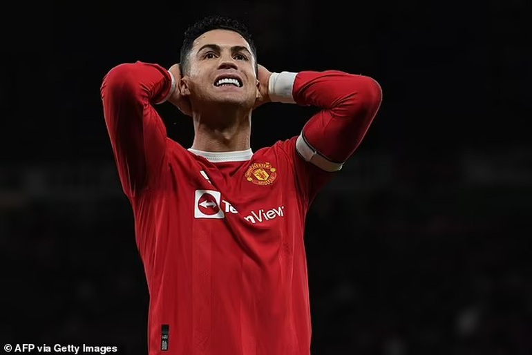 Cristiano Ronaldo bất ngờ cân nhắc rời Man Utd - 1