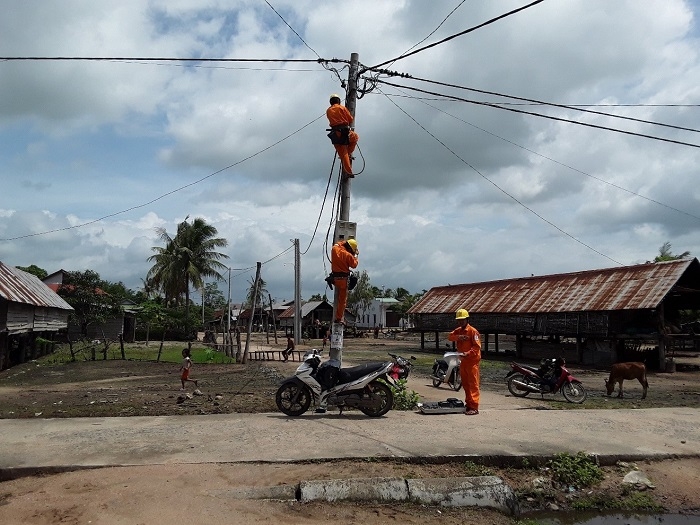 Tết sớm với bà con vùng biên