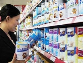 Sau hai lần tăng giá, sữa lại đòi tăng thêm 10%