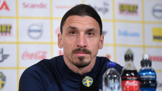 Ibrahimovic bật khóc trong buổi họp báo - 1