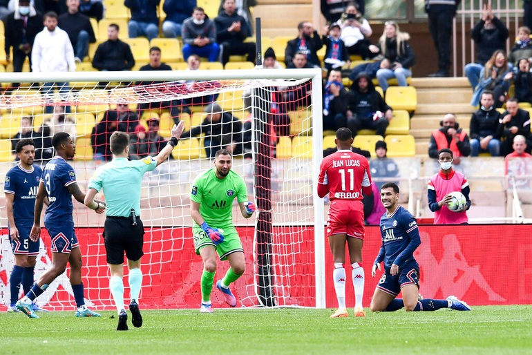 Vắng Messi, PSG thua thảm 0-3 trước Monaco - 4