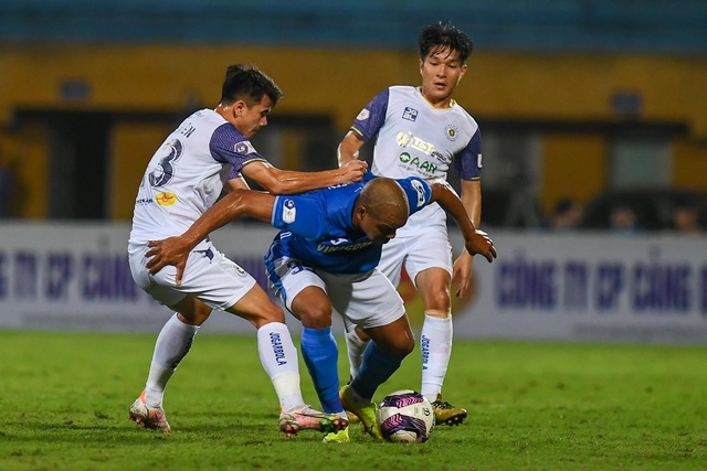 CLB Hà Nội 4-0 Than Quảng Ninh: Quang Hải rực sáng - 18