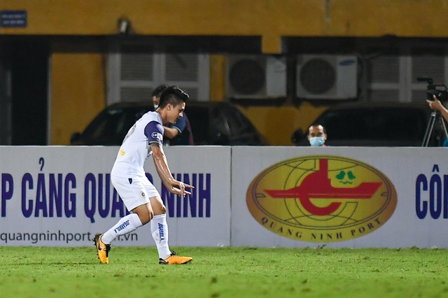 CLB Hà Nội 4-0 Than Quảng Ninh: Quang Hải rực sáng - 1