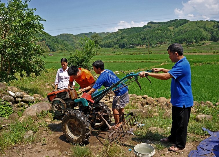 “Khoác áo mới” cho huyện nghèo (kỳ 2)