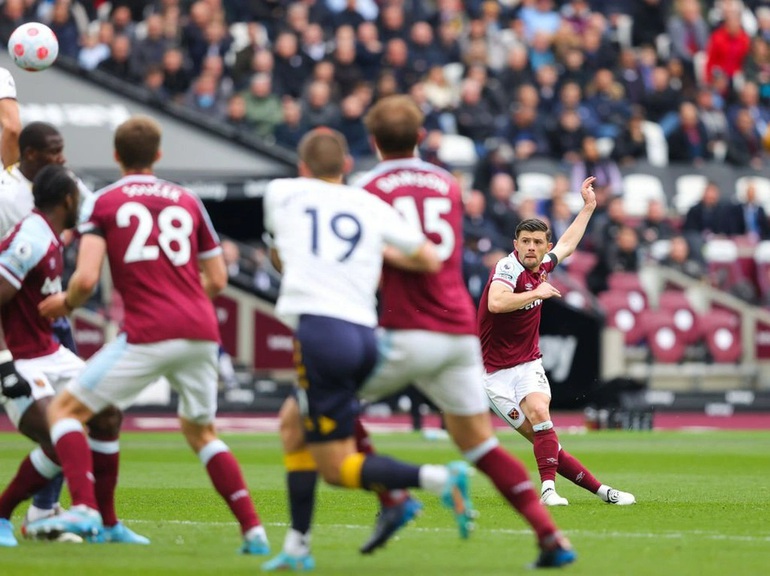 Man Utd bị Tottenham và West Ham đẩy khỏi nhóm dự cúp châu Âu - 4