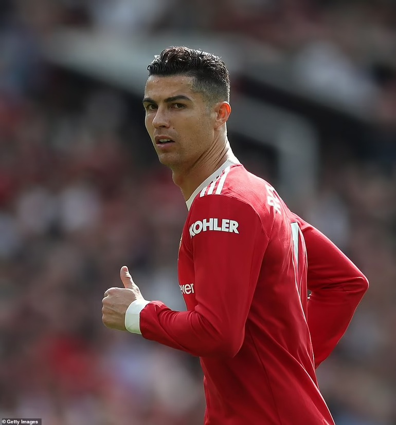 Con trai mới sinh của C.Ronaldo qua đời - 1