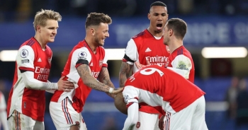 Đánh bại Chelsea, Arsenal nới rộng khoảng cách với Man Utd