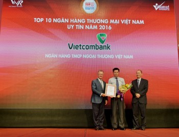 Vietcombank lại lọt Top 10 ngân hàng uy tín năm 2016