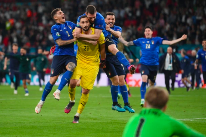 Người Anh rơi lệ sau thất bại ngay tại thánh địa Wembley - 5