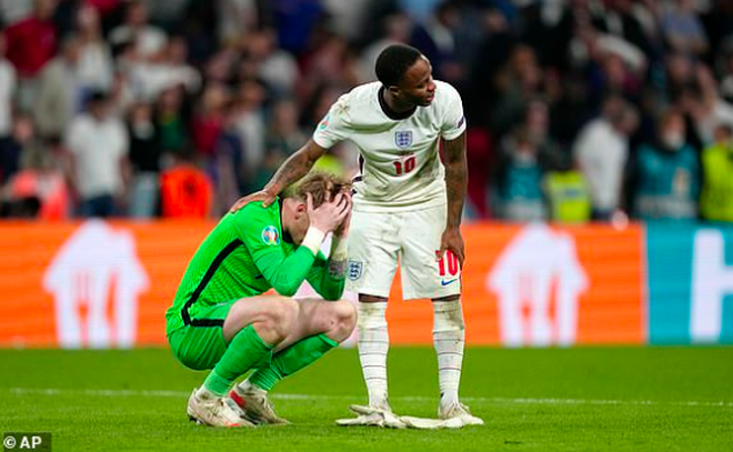 Người Anh rơi lệ sau thất bại ngay tại thánh địa Wembley - 4