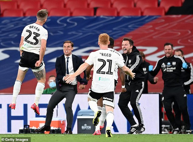 Fulham đánh bại Brentford ở trận cầu đắt giá nhất thế giới