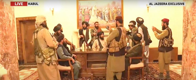 Taliban hạ cờ ở dinh tổng thống Afghanistan, tuyên bố chiến tranh kết thúc - 1