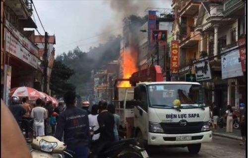 Hỏi chuyện anh thợ điện cứu 2 cháu bé trong biển lửa