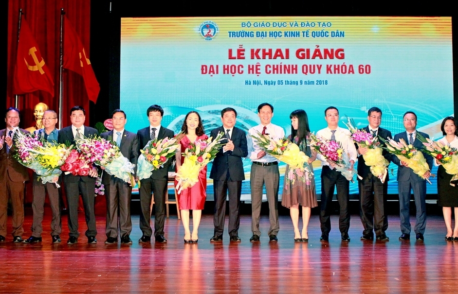 BIDV tặng học bổng cho sinh viên Trường Đại học Kinh tế quốc dân