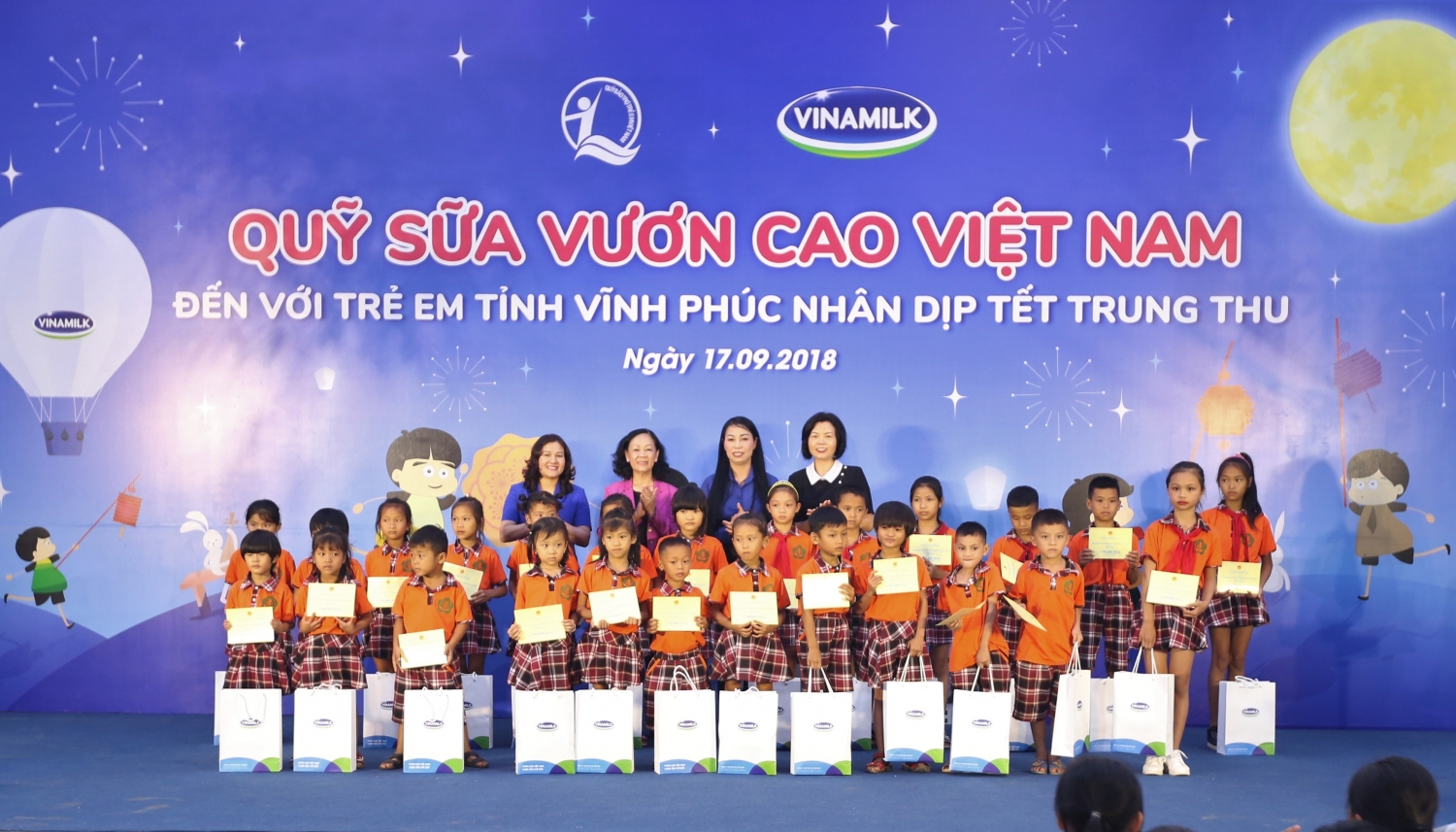 Quỹ sữa Vươn cao Việt Nam và Vinamilk trao 66.000 ly sữa cho trẻ em tỉnh Vĩnh Phúc nhân dịp Tết Trung thu