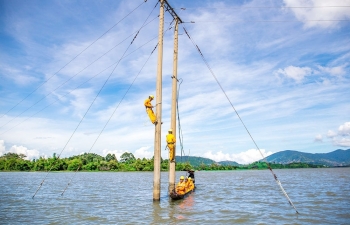 Áo cam lặng lẽ giữa đại ngàn