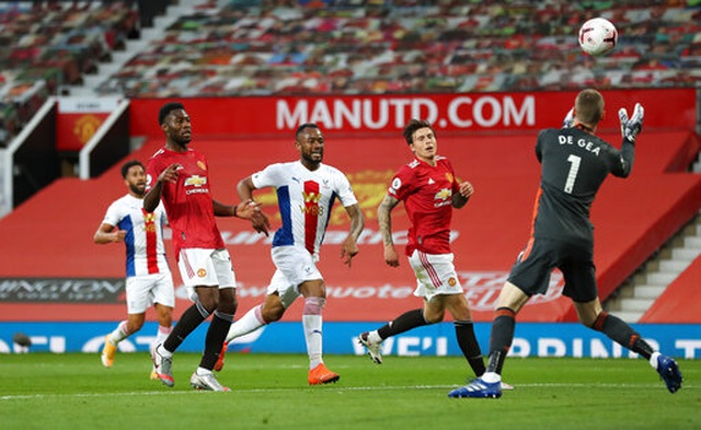 Man Utd 1-3 Crystal Palace: Điểm sáng nhỏ từ Van de Beek - 4