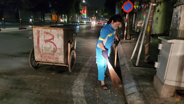 Hà Nội: Công nhân vệ sinh với nỗi lo chuyển mùa - 1