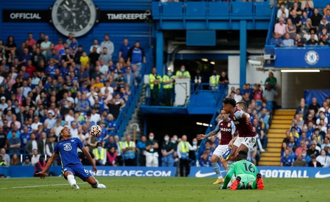 Lukaku ganh đua với Ronaldo, Chelsea vẫn đứng sau Man Utd - 2