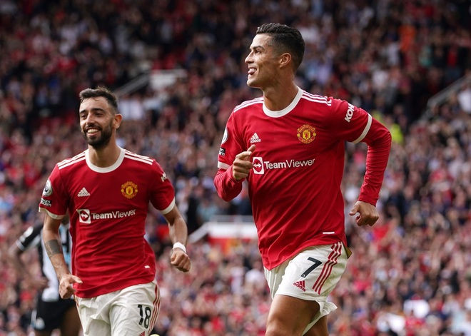 Huyền thoại Man Utd khuyên Ronaldo dừng việc tập làm huấn luyện - 2